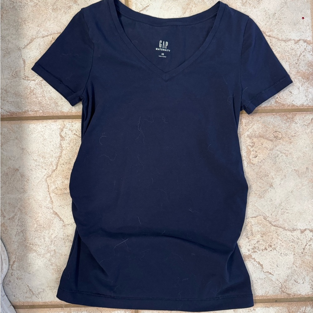 NWOT gap navy maternity v neck tshirt